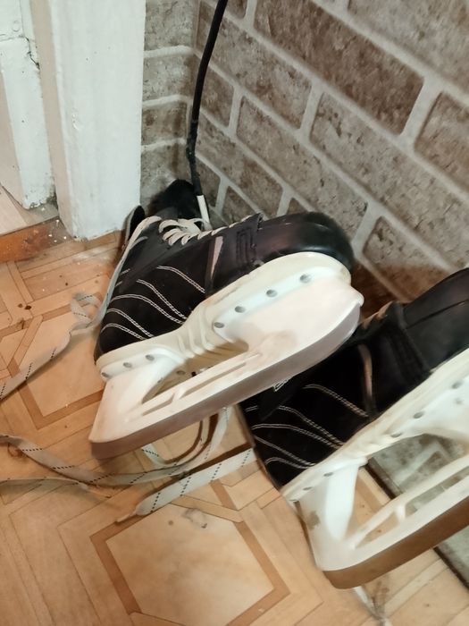 Коньки хоккейные