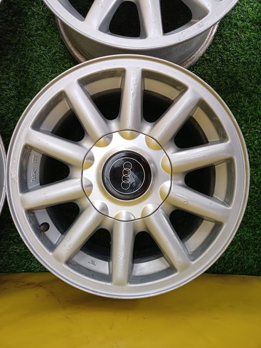 Диски R15 4x108 ромашки на Audi.