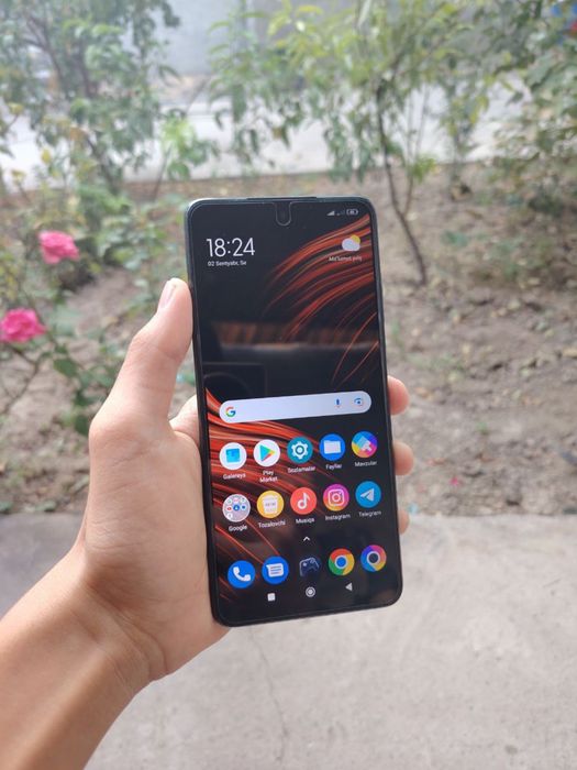 Poco x3 NFC 6/64 holati shu rasmda srochna sotiladi