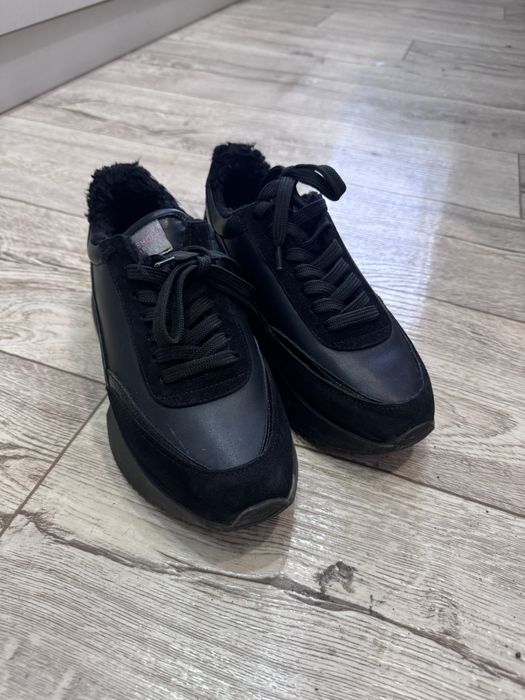 Продам зимние кроссовки