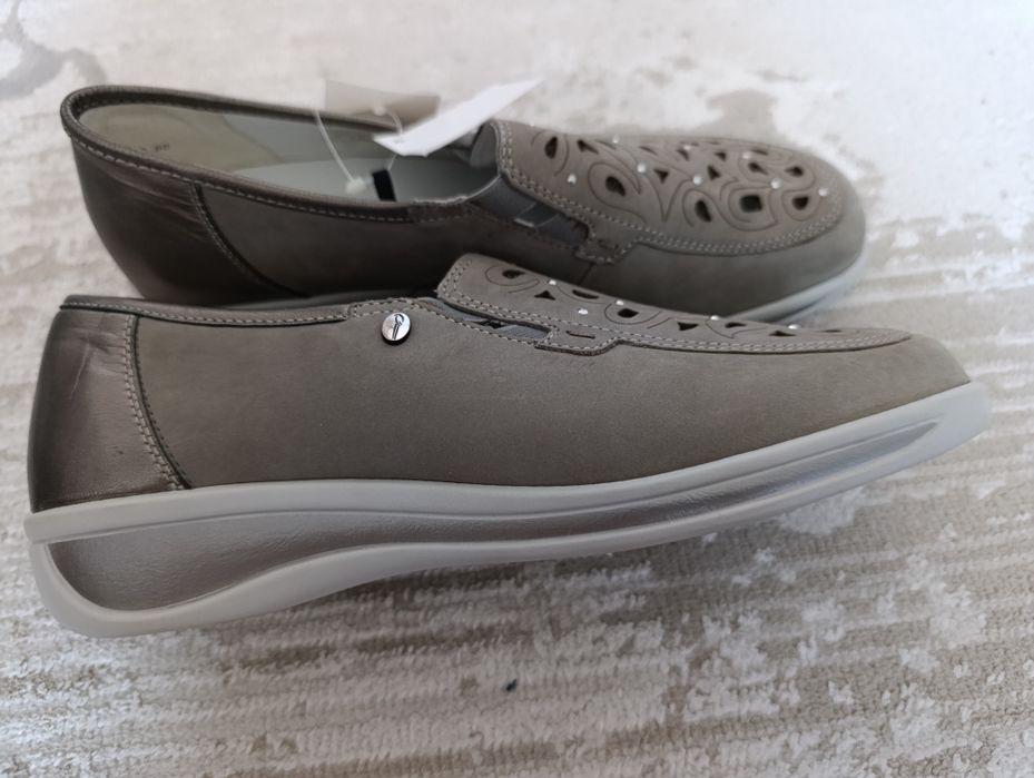 Продам женские туфли