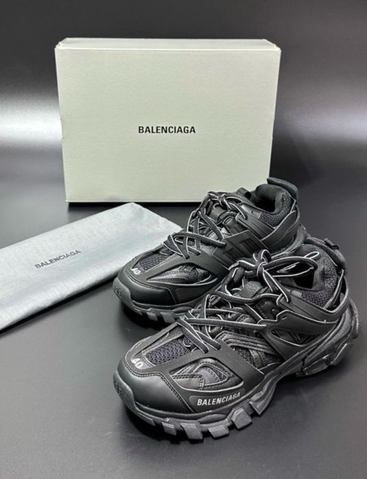Balenciaga-Track