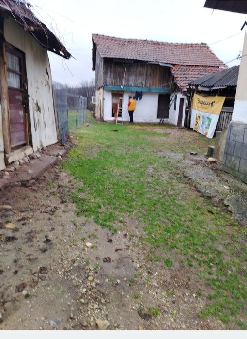 Casa de vânzare + teren