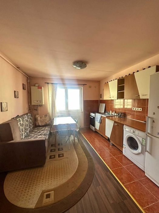 Inchiriez apartament semidecomandat doua camere(aproape mall Gara)