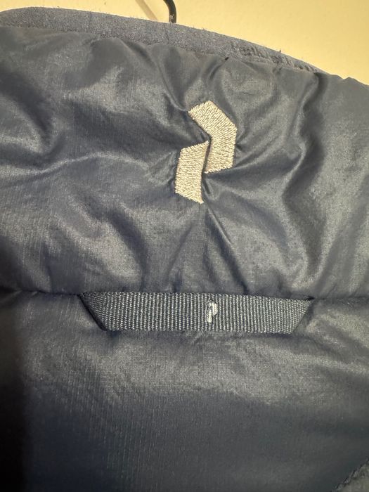 PEAK PERFORMANCE Vest 'Helium Down' in Blue.