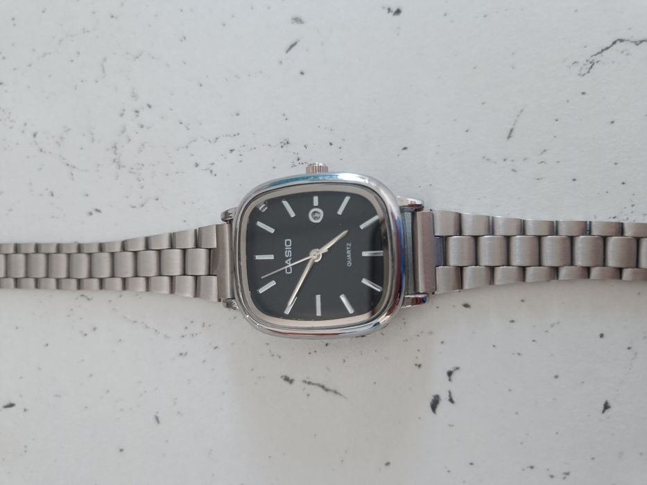 Продаю часы женские