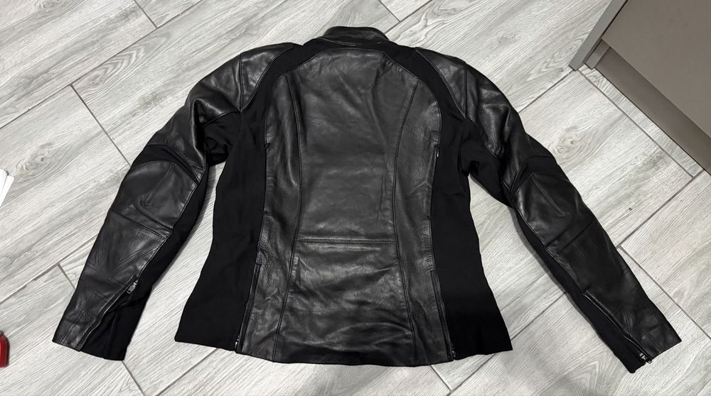 Jacheta moto ca și nouă de piele măsura 3XL damă