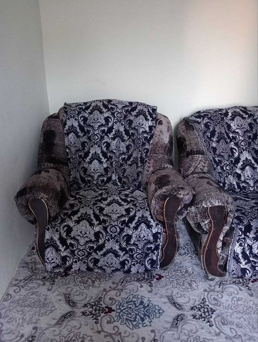 Sotiladi divan kreslo narx kelishiladi