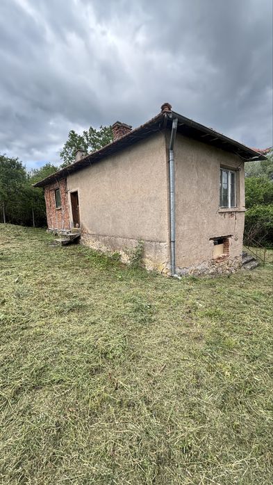 Къща / вила 1,5дка+ земеделска земя 5дка. Обл.Перник