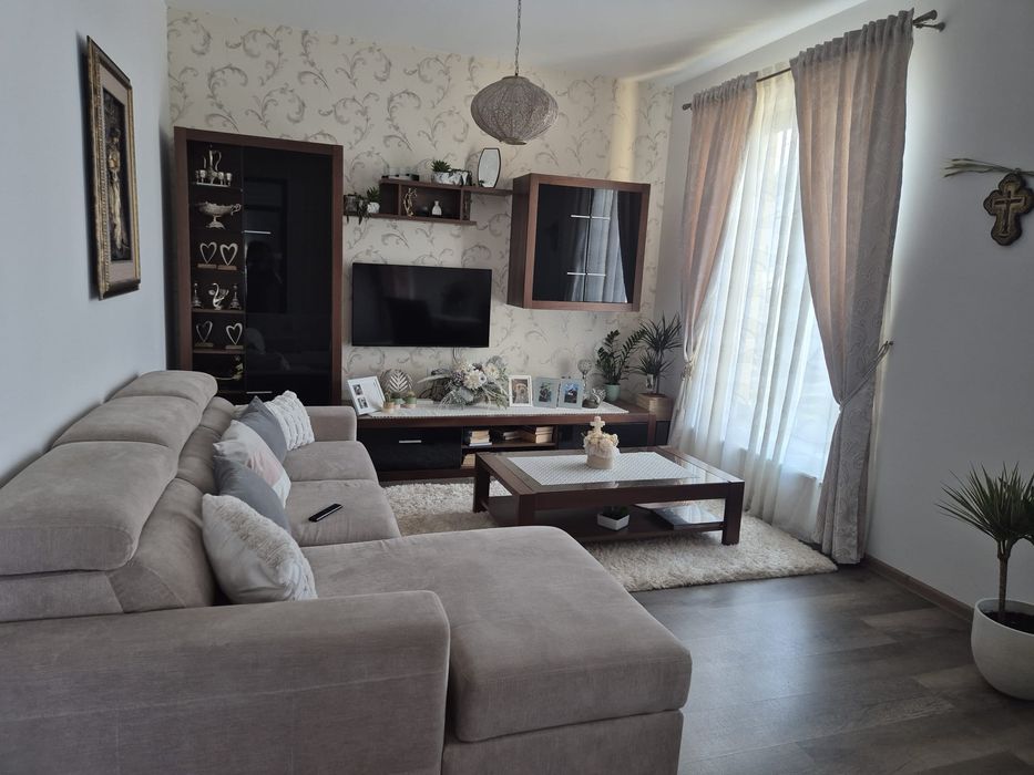 Casa de vanzare  zona Dealu Sf Petru