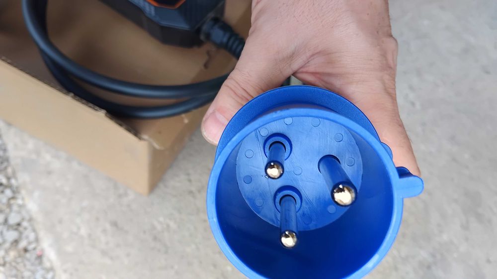 Монофазно зарядно за електромобил 32А 7.5kw