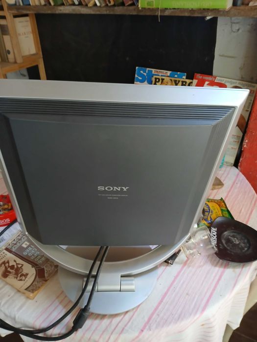 Продавам  DDR 1Gb 400 и 3бр. по 256Мb Ок  състояние и монитор