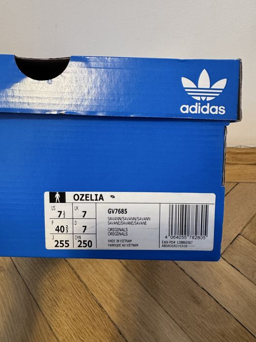 Adidas Ozelia.