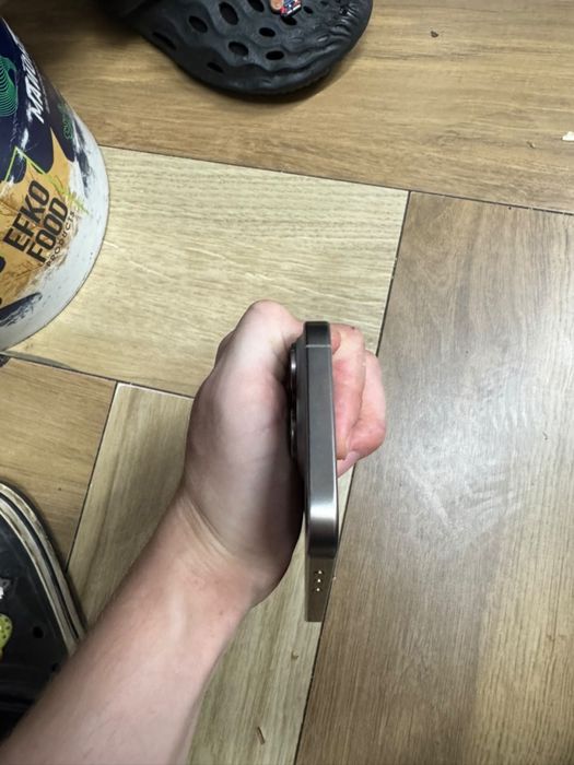 Iphone 16pro titan