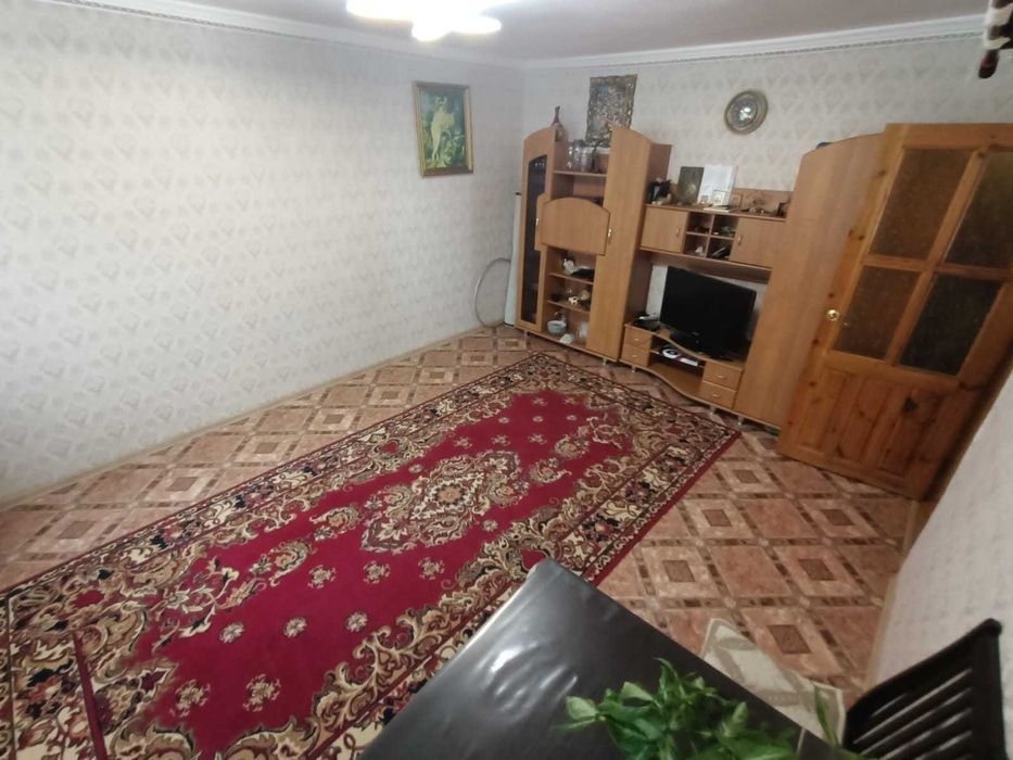 Продам пол дома с гаражом, сараем