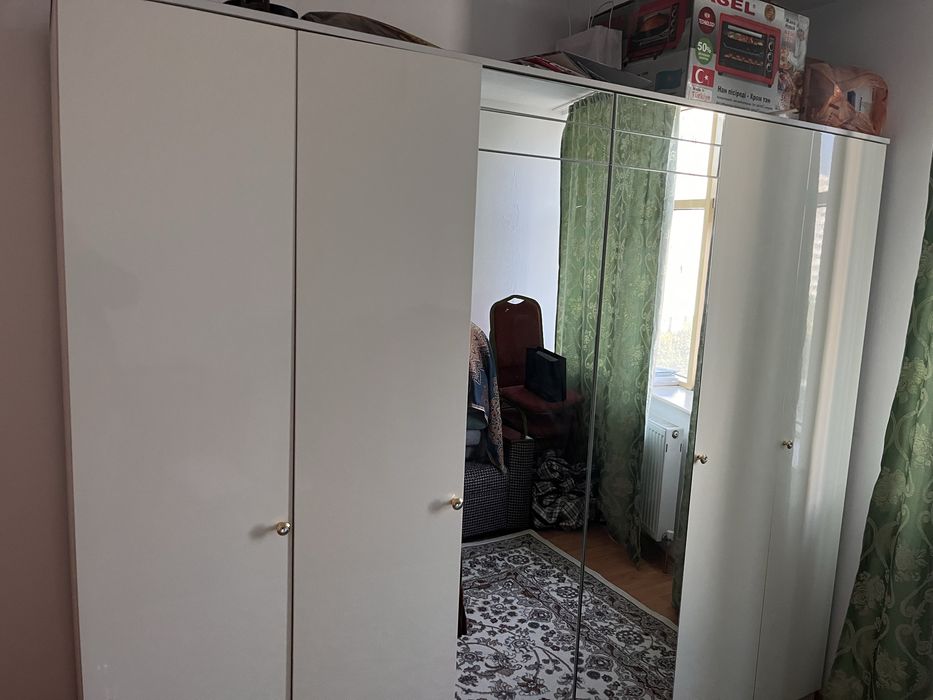 Срочно продается Шифонер, камот, тумбы