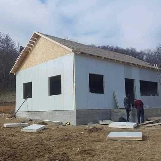 Case pe structura metalica