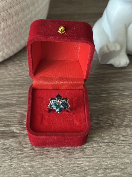 Продам кольцо серебряное 16.5