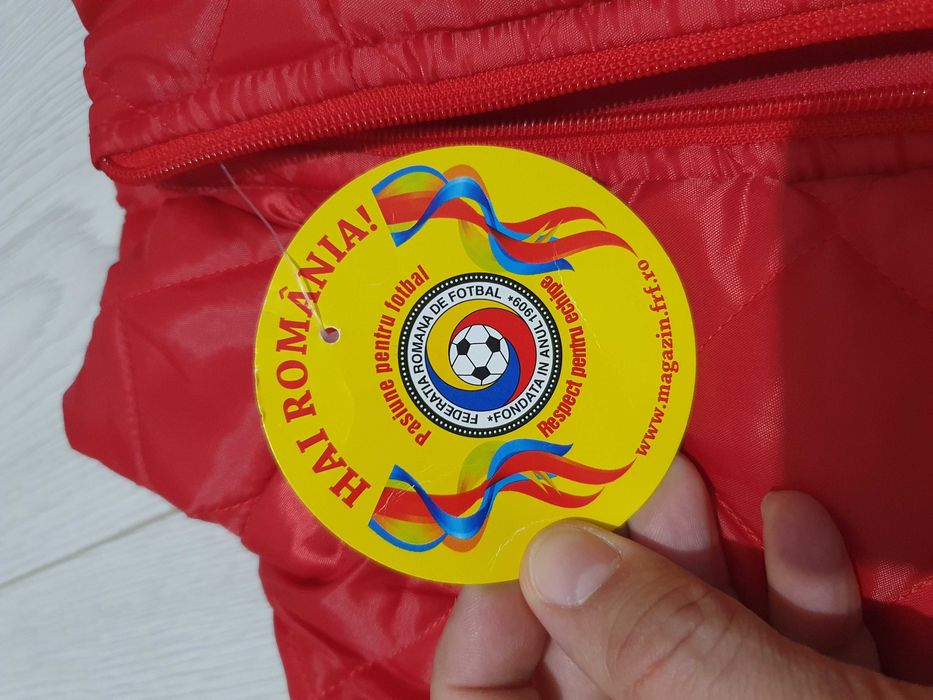 Geacă roşie România 104