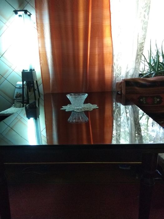 Продается Румынский полированный столи 4 стула