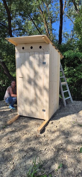 Wc de grădină/ Toaletă de grădină.