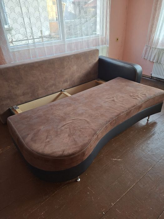 Продавам голям разтегателен диван.