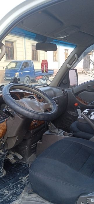 Huyundai portret dakumenta bir tonna ikkita temir balon metan bor