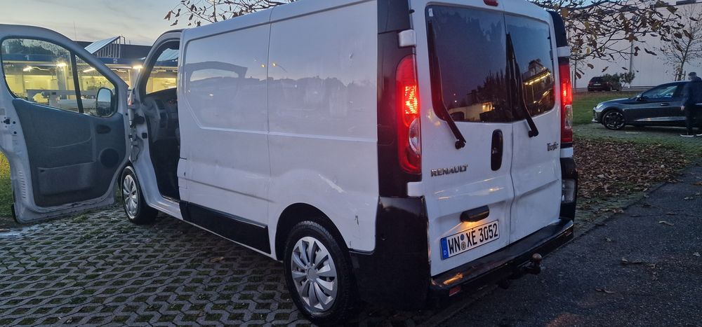 Renault.  Trafic