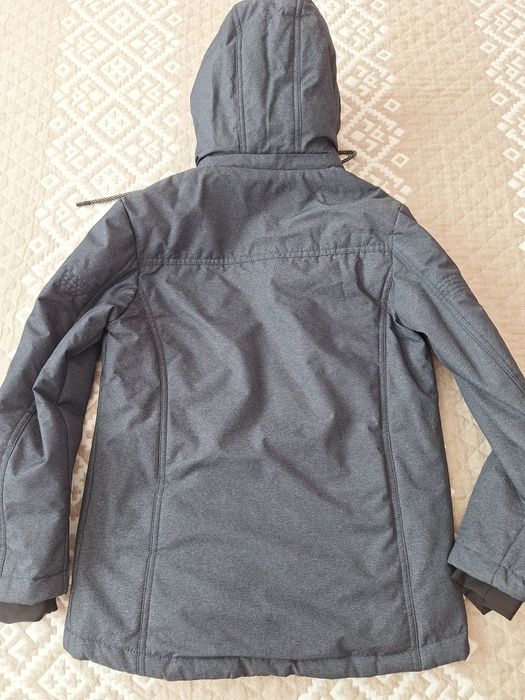 Продам осеннюю куртку для мальчика
