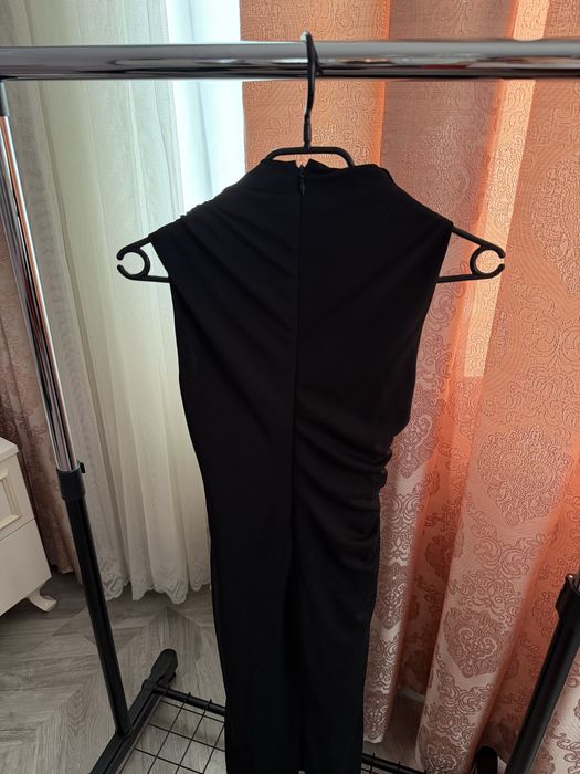 Дълга черна рокля Zara