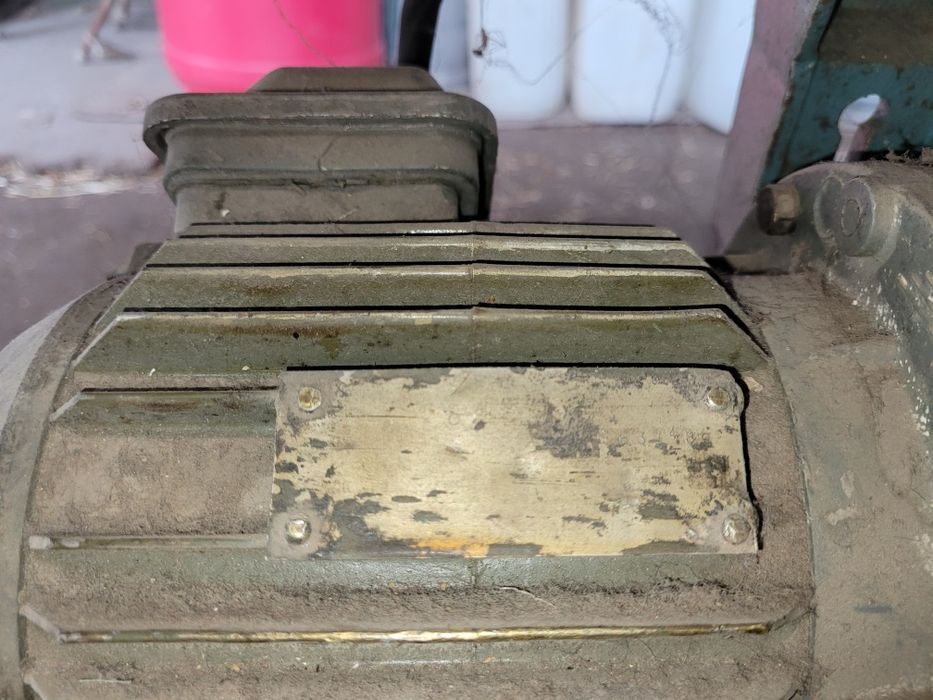 Продам швейную машинку 2 в1