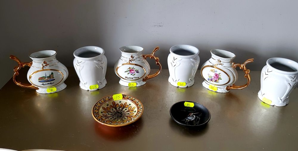 Obiecte decorative vechi din porțelan