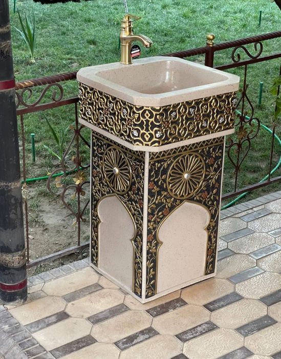 Rakvina toshli Hovliga
