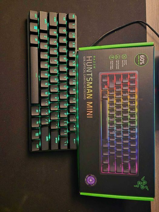 Razer Huntsman Mini 60% - лилави суичове