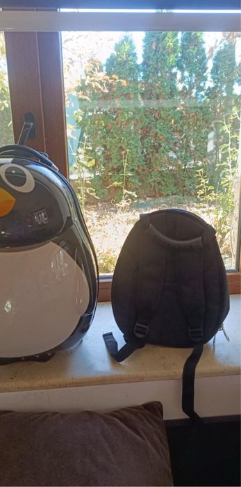 Черна малка раница