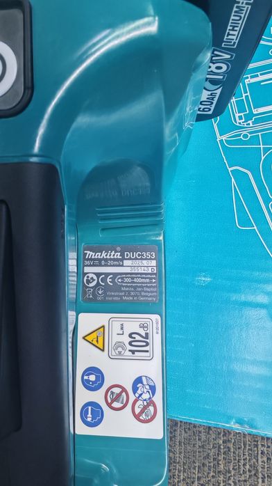 Drujba electrica Makita noua model DUC 353