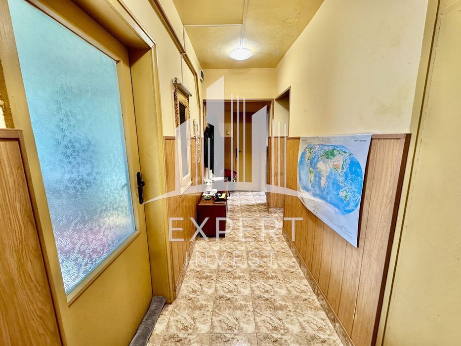 Дава се под наем Четиристаен апартамент в Варна, Цветен квартал - 85 кв.м за 158597.76 € - Снимка #2