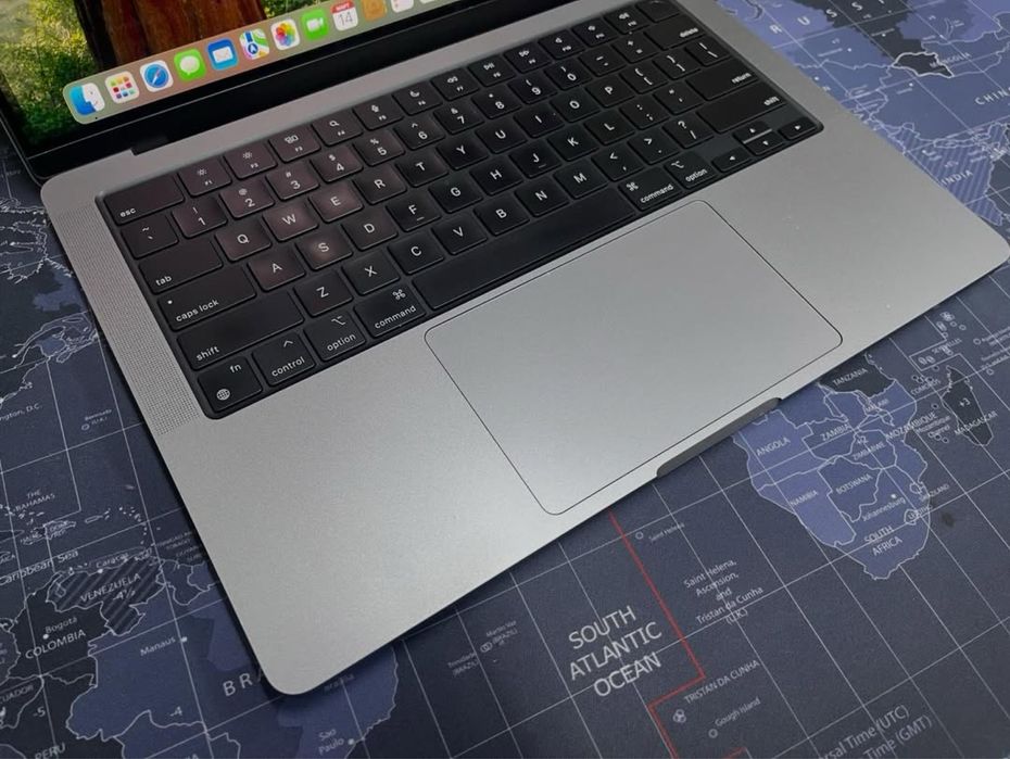 MacBook Pro 2023 M3 /512GB SSD/8GB/Retina