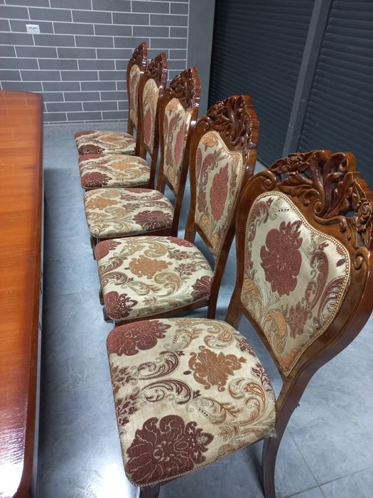 Стол и стулья б/у