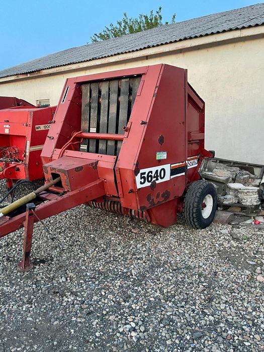Presa de baloti rotunzi balotiera Fiatagri Hesston 5640 mica de deal recent adusa