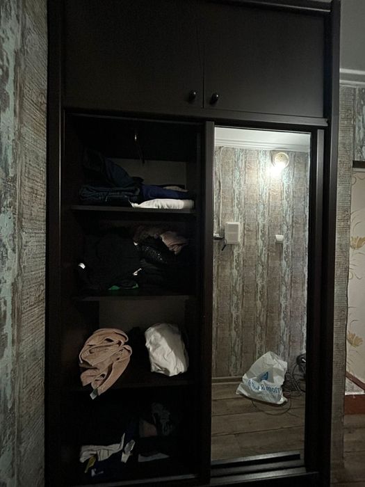 Продам мебель: Гарнитур, шкаф, Тв-тумба