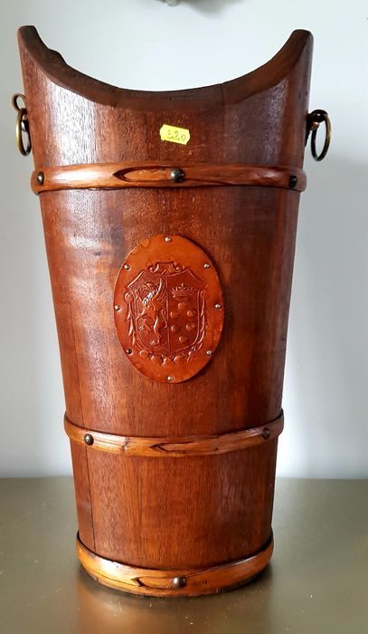 Suport vechi pentru umbrele