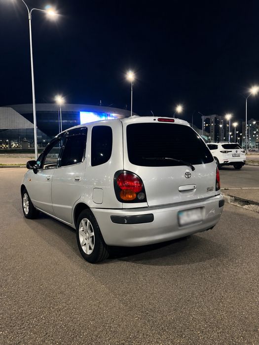Продам машину toyota spacio 1999