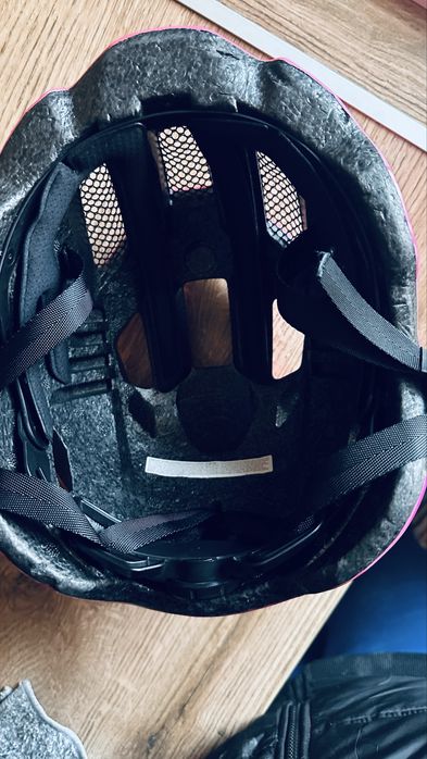 Детска каска Cube Fink с 11 вентилационни отвора