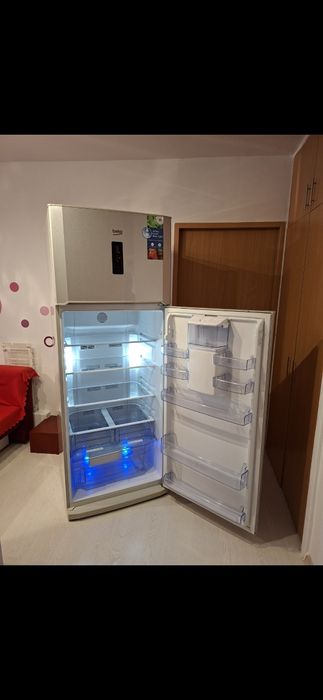 -Vând Frigider cu doua usi Beko 477 l, Clasa A+, No Frost, H 193 cm, Gri Sidef-