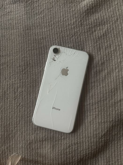Телефон iPhone XR