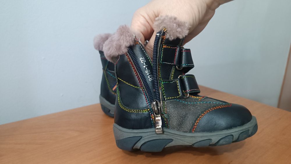 Продам детскую обувь