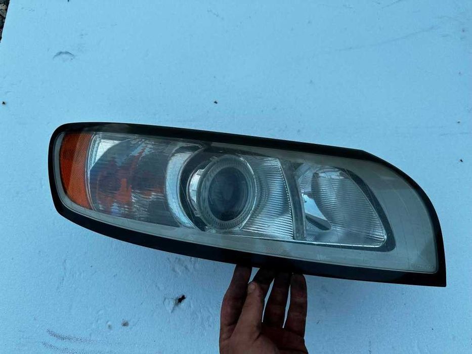 Far dreapta VOLVO V50 an 2011 cod 31299590