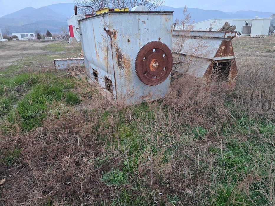 Еднотонен смесител за производство на фуражи.