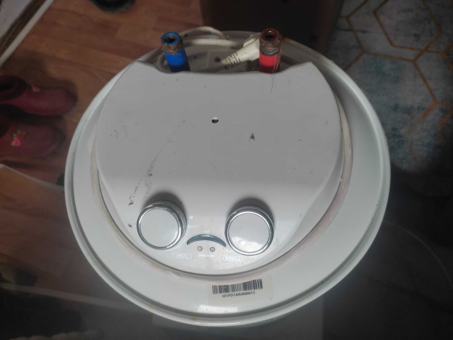 Продам водонагреватель 30 л. На запчасти